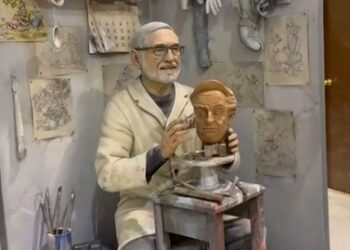 El último gran tributo: El Ninot de la Falla 242 que busca la gloria eterna en las Fallas 2026
