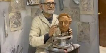 El último gran tributo: El Ninot de la Falla 242 que busca la gloria eterna en las Fallas 2026