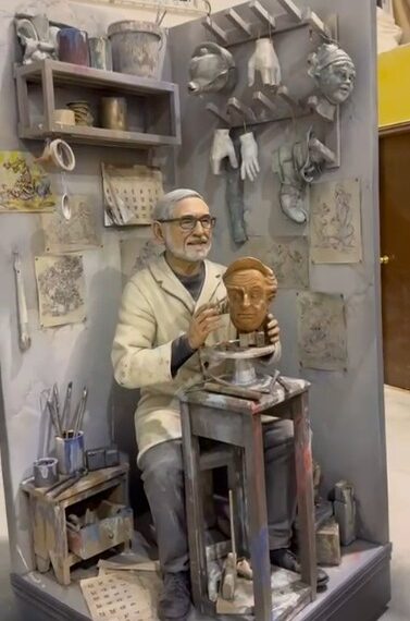 El último gran tributo: El Ninot de la Falla 242 que busca la gloria eterna en las Fallas 2026
