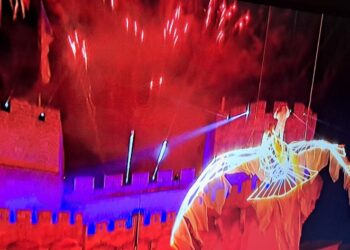 El resurgir del Fénix sobre las Torres de Serrans: Un espectáculo épico 100% valenciano congrega 100.000 personas