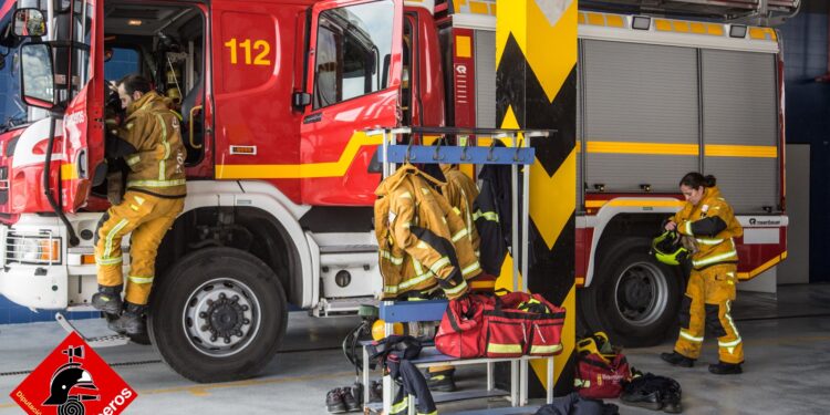 Derrumbe en Elda: Dos personas rescatadas tras el colapso del piso superior de una vivienda