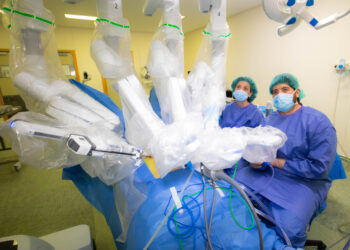 Vithas alcanza los siete robots quirúrgicos Da Vinci para avanzar en la seguridad y precisión de las cirugías complejas