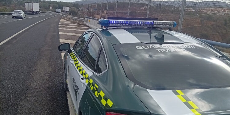La Guardia Civil investiga a un conductor circulando por la A-3 a 223Km/h, superanbdo en 80 km/h la velocidad máxima permitida 1 La Guardia Civil investiga a un conductor circulando por la A-3 a 223Km/h, superanbdo en 80 km/h la velocidad máxima permitida