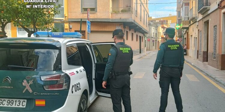 La Guardia Civil detiene a un hombre que intentaba robar en una vivienda