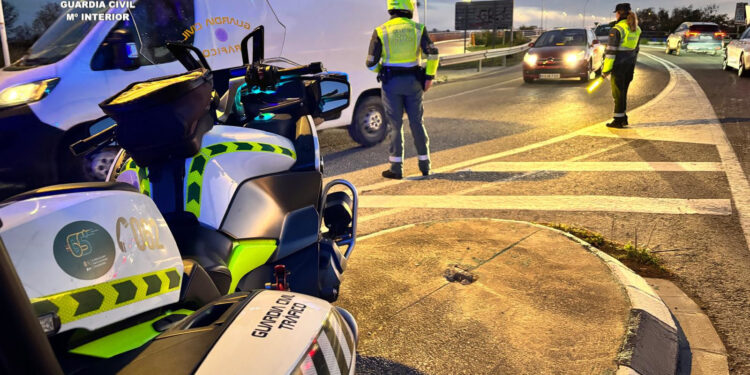 La Guardia Civil detecta a un conductor circulando con una motocicleta a 194km/h en una vía limitada a 80km/h