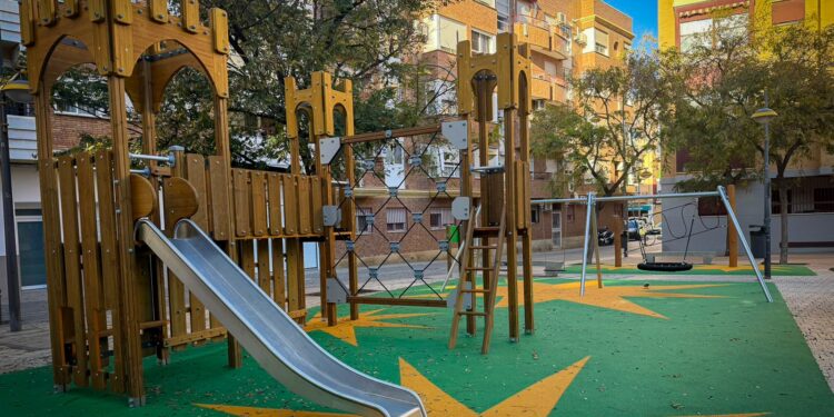 Torrent transforma la Plaza Pintor Miró en un referente del ocio infantil con su nueva área de juegos