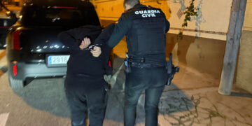 Detenido tras ser sorprendido robando en una urbanización de La Eliana