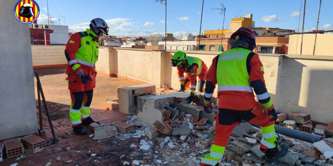 Más de 60 intervenciones del Consorci de Bombers de Diputació de valéncia en una jornada crítica por el viento