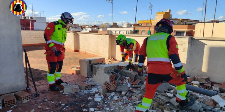 Más de 60 intervenciones del Consorci de Bombers de Diputació de Valéncia en una jornada crítica por el viento 1 Más de 60 intervenciones del Consorci de Bombers de Diputació de valéncia en una jornada crítica por el viento