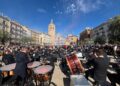 El Micalet y la Sinfónica Municipal de Valéncia funden música y pólvora en un clamor histórico en la Plaza de la Reina