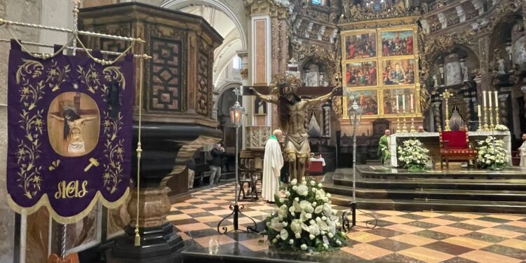 El Marítimo conquista el corazón de Valencia: La Hermandad del Cristo del Salvador hace historia en su 175º aniversario