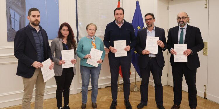 Acuerdo ferroviario: 1.800 millones de euros para frenar la huelga bajo la sospecha de cierre en falso de la crisis