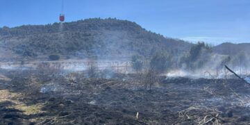 Los servicios de extinción logran sofocar un incendio de vegetación en Vistabella del Maestrat