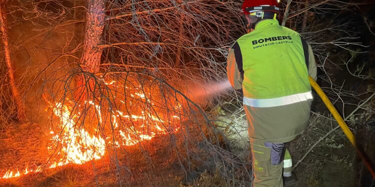 El incendio de Cabanes entra en fase de estabilización tras un intenso despliegue de extinción