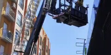 El temporal de viento pone en jaque a Castellón: los bomberos atienden 200 emergencias en una jornada crítica