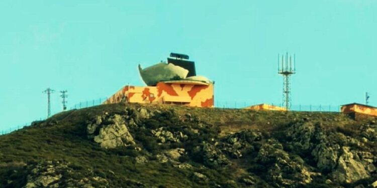 El radar estratégico de Defensa de Roses queda destrozado por el viento