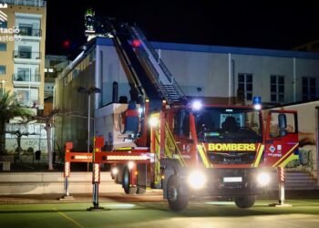 Los bomberos de la Comunitat Valenciana desbordados tras atender más de 1.100 servicios por el temporal de viento