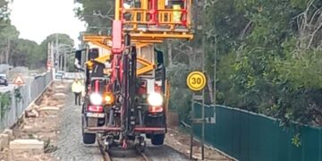El "vía crucis" de la L2 de Metrovalencia: tres caídas de árboles en 24 horas bloquean el servicio en el Camp de Túria