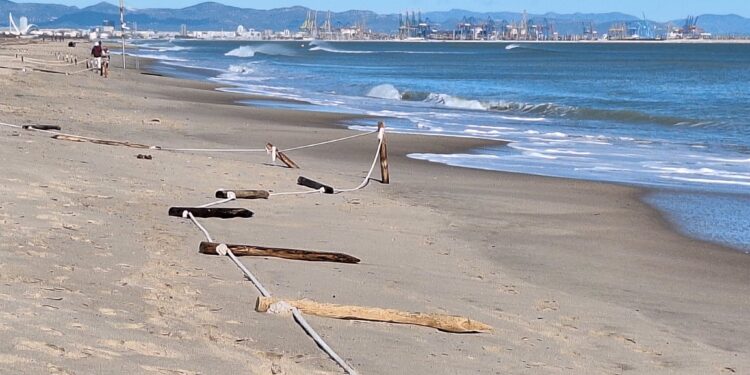 El espejismo de los 28 millones: el mar engulle la regeneración de las playas del sur de Valencia en apenas dos años