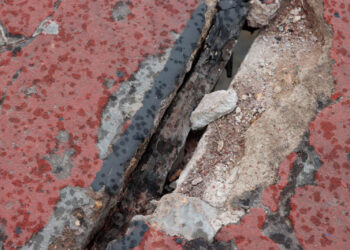 Detectan fallos estructurales en la pasarela peatonal sobre el río Turia en Chirivella