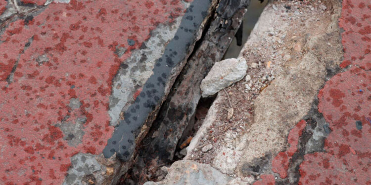 Detectan fallos estructurales en la pasarela peatonal sobre el río Turia en Chirivella