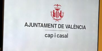 Catalá y Vox gastan 10.000€ en añadir al Logo del Ajuntament "cap i casal"