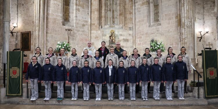 El mundo fallero se encomienda a Santa Bárbara antes del estruendo de la Macrodespertà