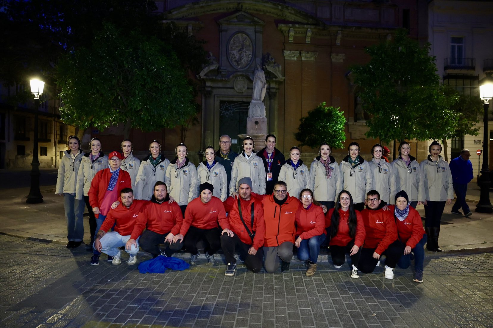 La Macrodespertà marca el inicio de las Fallas 2026. Valencia despierta bajo el estruendo del "trons de bac" 4 HBwBmn X0AAfDEi