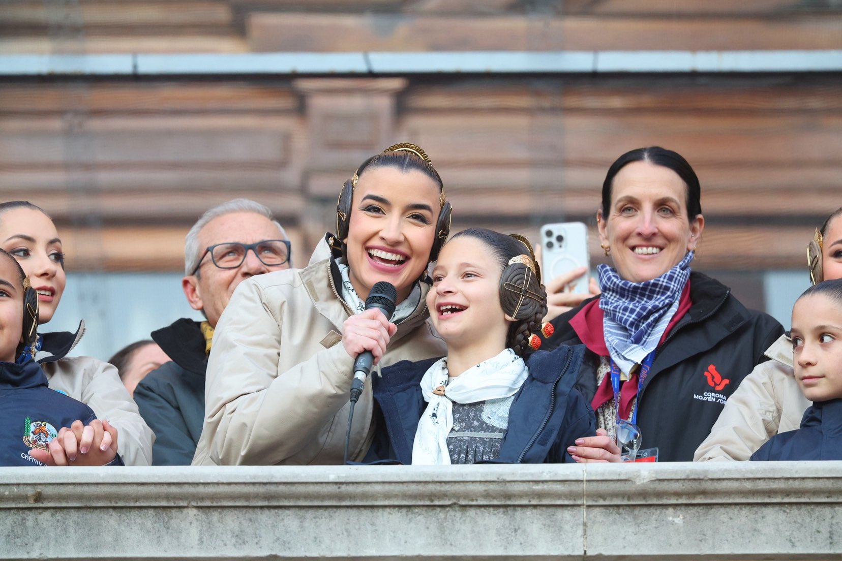 La Macrodespertà marca el inicio de las Fallas 2026. Valencia despierta bajo el estruendo del "trons de bac" 9 HBwDZ1pXgAAolZL