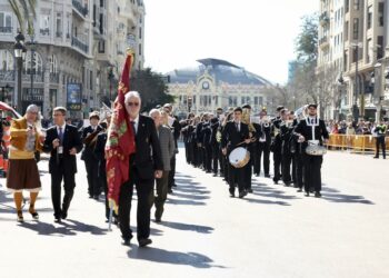 El corazón de Valencia late a ritmo de pasodoble: La XXII Entrada de Bandas inaugura la música de las Fallas