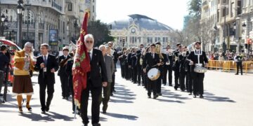 El corazón de Valencia late a ritmo de pasodoble: La XXII Entrada de Bandas inaugura la música de las Fallas