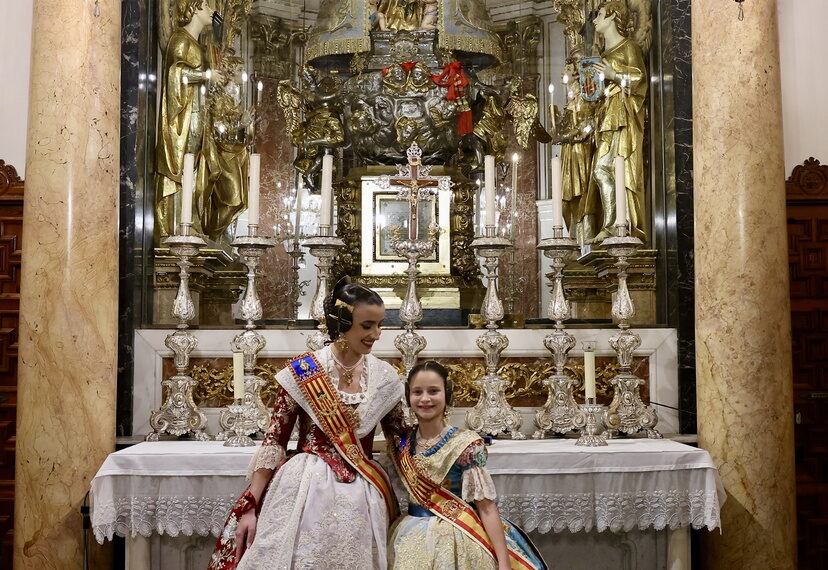 Las Falleras Mayores de Valencia acuden a la Mare de Deu dels Desamparats tras sus Exaltaciones