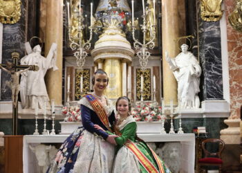 El fervor de la pólvora se hizo oración: Las Fallas de 2026 abrazan a la Mare de Deu dels Desamparats