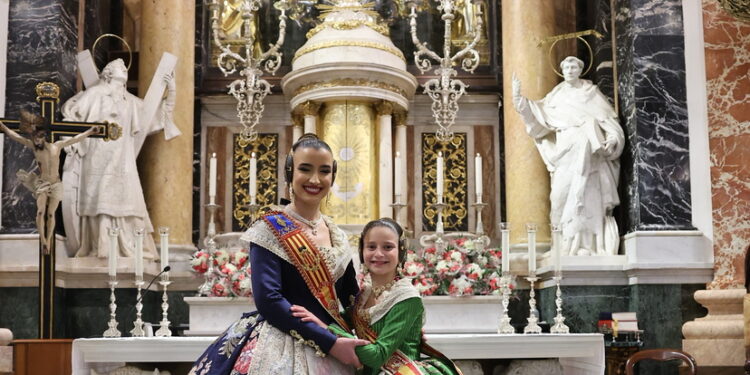 El fervor de la pólvora se hizo oración: Las Fallas de 2026 abrazan a la Mare de Deu dels Desamparats