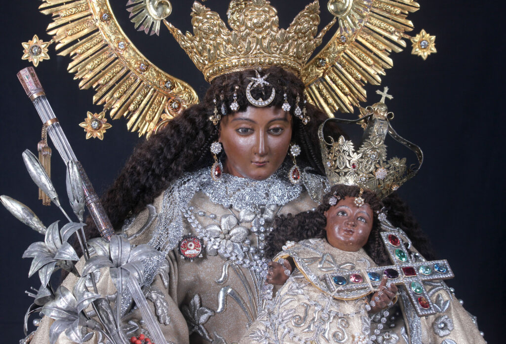 La Basílica de la Virgen establece un vínculo espiritual con el Santuario Nacional Nuestra Señora de los Desamparados de Manila (Filipinas) 6 La Geperudeta en Oriente el vinculo centenario que une Valencia y Manila bajo una misma devocion 1