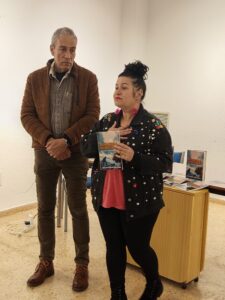 Benimámet acoge la gira del libro "Domando al monstruo" sobre el cáncer terminal 5 RAUL FIRMANDO LIBRO DOMANDO AL MONSTRUO 5