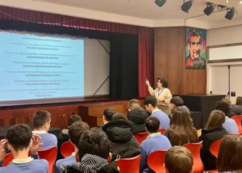 El Hospital Vithas Aguas Vivas impulsa la salud física y mental en las aulas del colegio María Auxiliadora de Sueca 15 El Hospital Vithas Aguas Vivas impulsa la salud física y mental en las aulas del colegio María Auxiliadora de Sueca