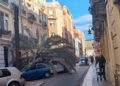 Alerta naranja en Valencia: rachas de 150 km/h de viento dejan tres heridos y el caos en el transporte