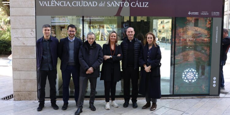 Valencia estrena un punto informativo del Santo Cáliz en la Plaza de la Reina por el III Año Jubilar