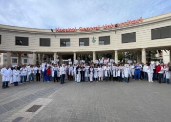 Los médicos mantienen el pulso al Sistema Nacional de Salud: "Estamos maltratados y agotados" 5 Los médicos mantienen el pulso al Sistema Nacional de Salud: "Estamos maltratados y agotados"