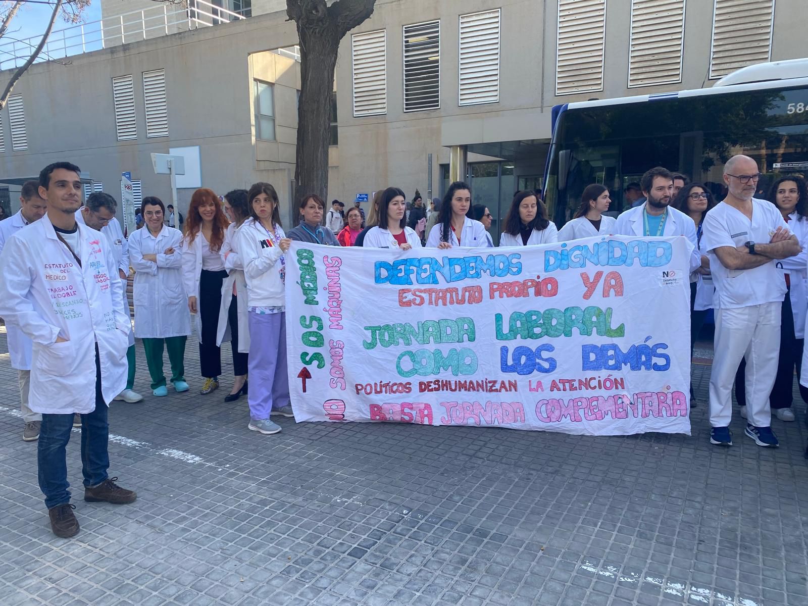 Los médicos mantienen el pulso al Sistema Nacional de Salud: "Estamos maltratados y agotados" 4 WhatsApp Image 2026 02 18 at 12.25.071