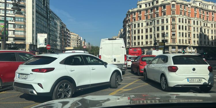 Valencia, rehén del asfalto: las VTC responden al taxi con un nuevo bloqueo