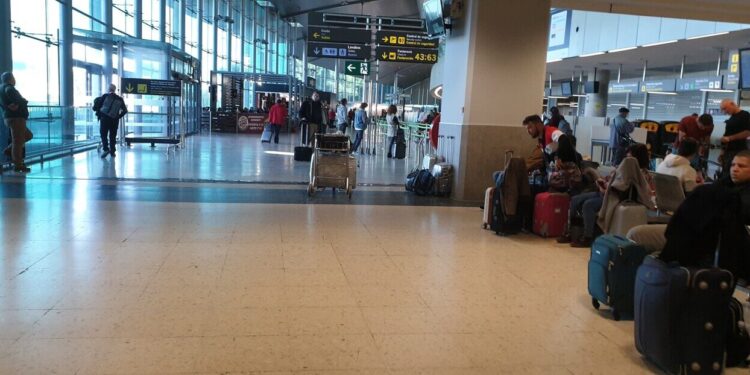 La Generalitat pide a Aena que reconsidere las inversiones en los aeropuertos valencianos tras un informe de la Cámara de Comercio 1 aeropuerto valencia 20190207 151334 10