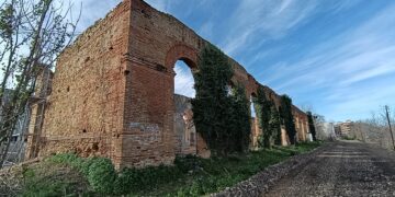 Fachada principal Antigua Estación Xàtiva-Alcoi en ruina avanzada 2026