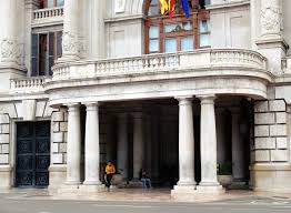 Los expertos advierten del riesgo por sobrecarga de un balcón municipal sin reforzar en las mascletaes 2 balcon ayto