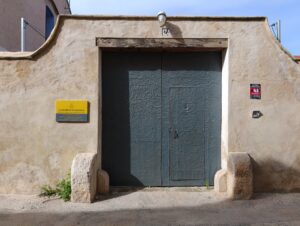 Casa del Senyor de la alquer&iacute;a dels Moros cerrada al p&uacute;blico y si uso