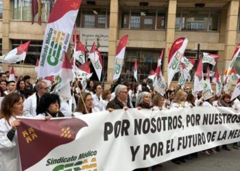 Primera jornada de huelga indefinida de los médicos contra la Ministra de Sanidad