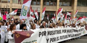 Primera jornada de huelga indefinida de los médicos contra la Ministra de Sanidad
