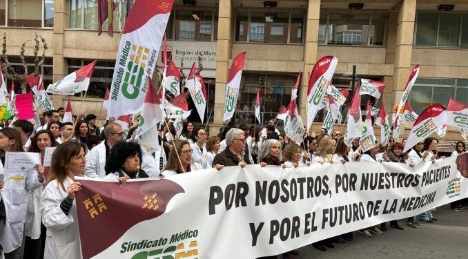 Primera jornada de huelga indefinida de los médicos contra la Ministra de Sanidad 1 Primera jornada de huelga indefinida de los médicos contra la Ministra de Sanidad