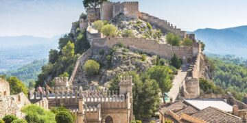 Xàtiva activa el cierre de espacios públicos y monumentos ante la alerta naranja por fuertes vientos